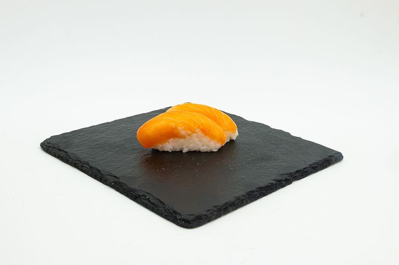 1 - Sushi saumon 2pcs EN BAISSE